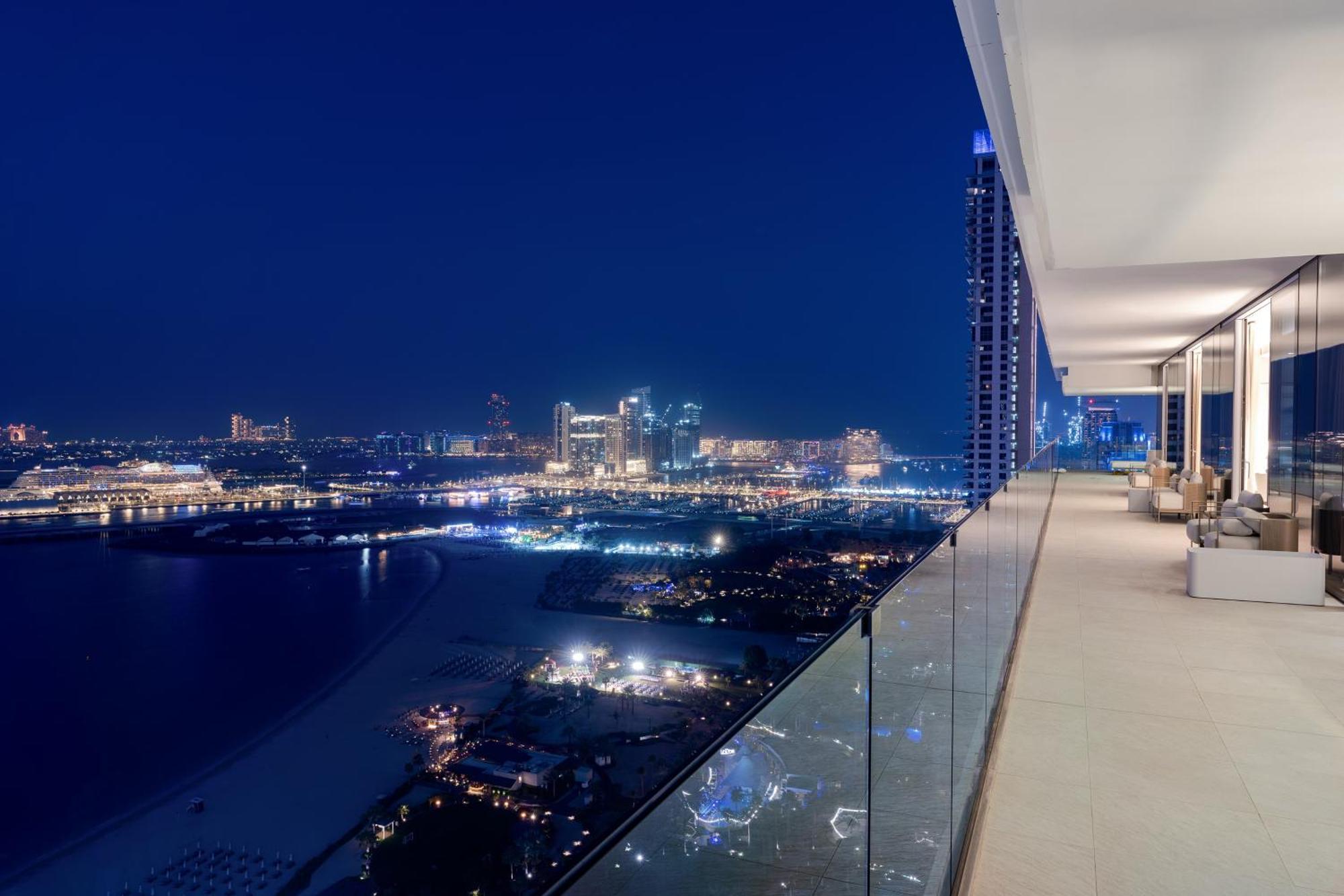 Отель Five Luxe Дубай Экстерьер фото View from the penthouse