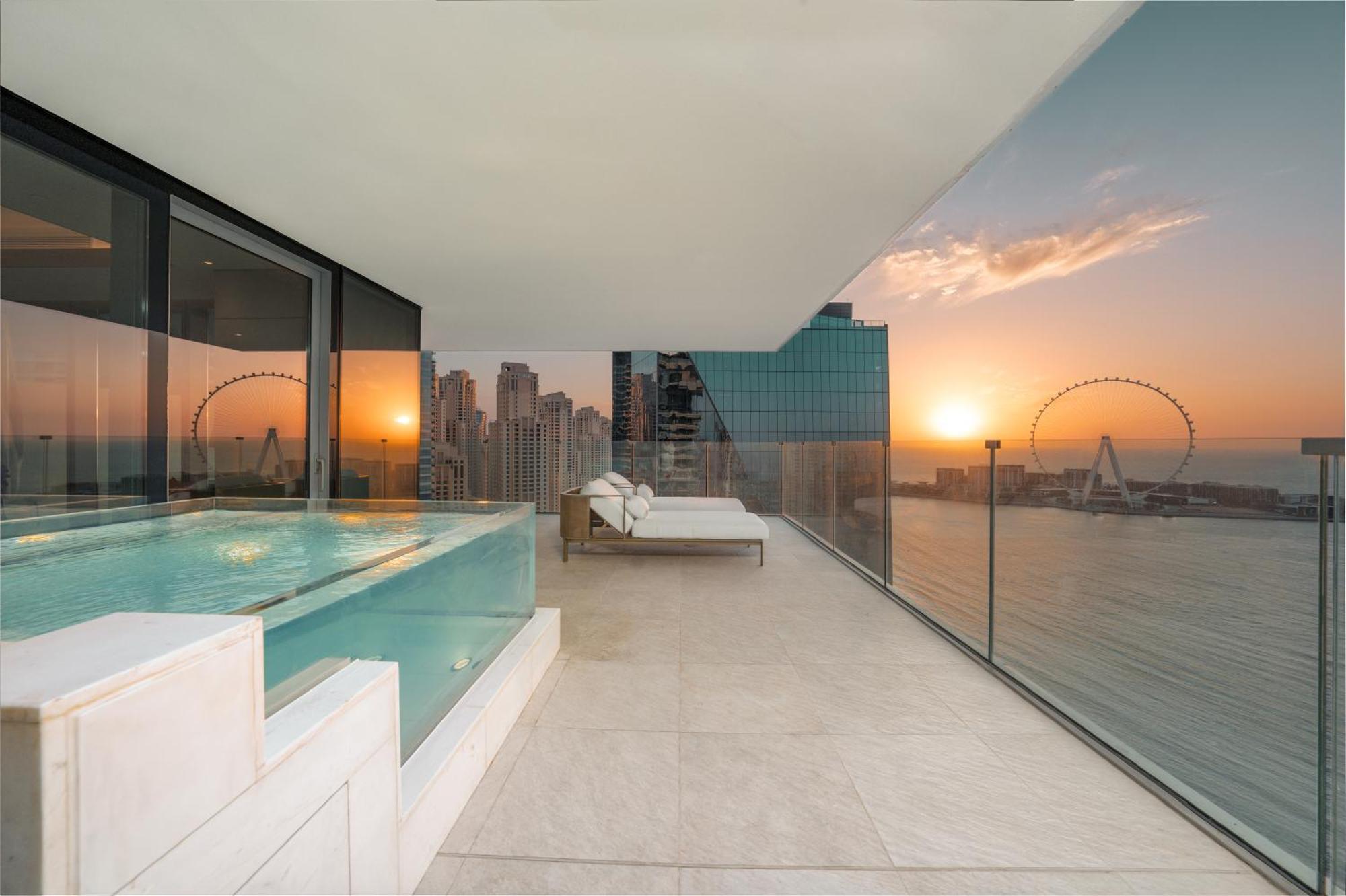 Отель Five Luxe Дубай Экстерьер фото Sky Pool at The View