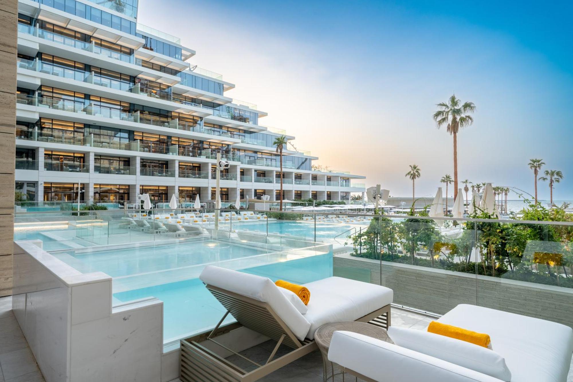 Отель Five Luxe Дубай Экстерьер фото The West Hollywood Hotel